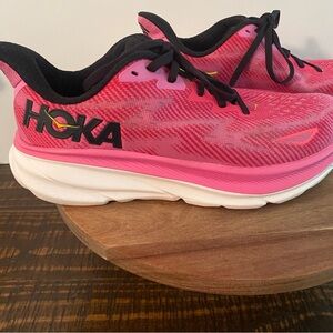 Woman’s HOKA Clifton 9 Size 7.5B Raspberry Strawberry Robust Athletic Sneakers
